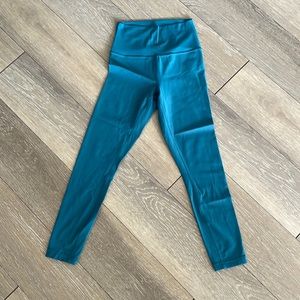 Athleta 7/8 right legging size xs